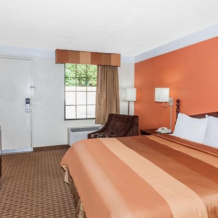 Days Inn By Wyndham Dalton Exterior photo