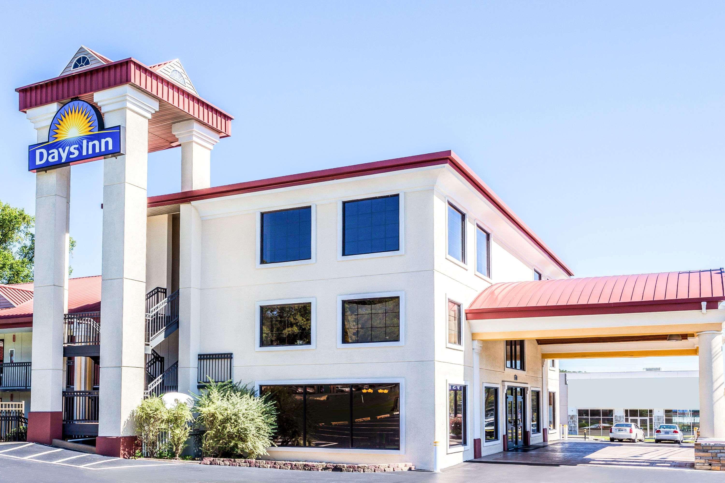 Days Inn By Wyndham Dalton Exterior photo