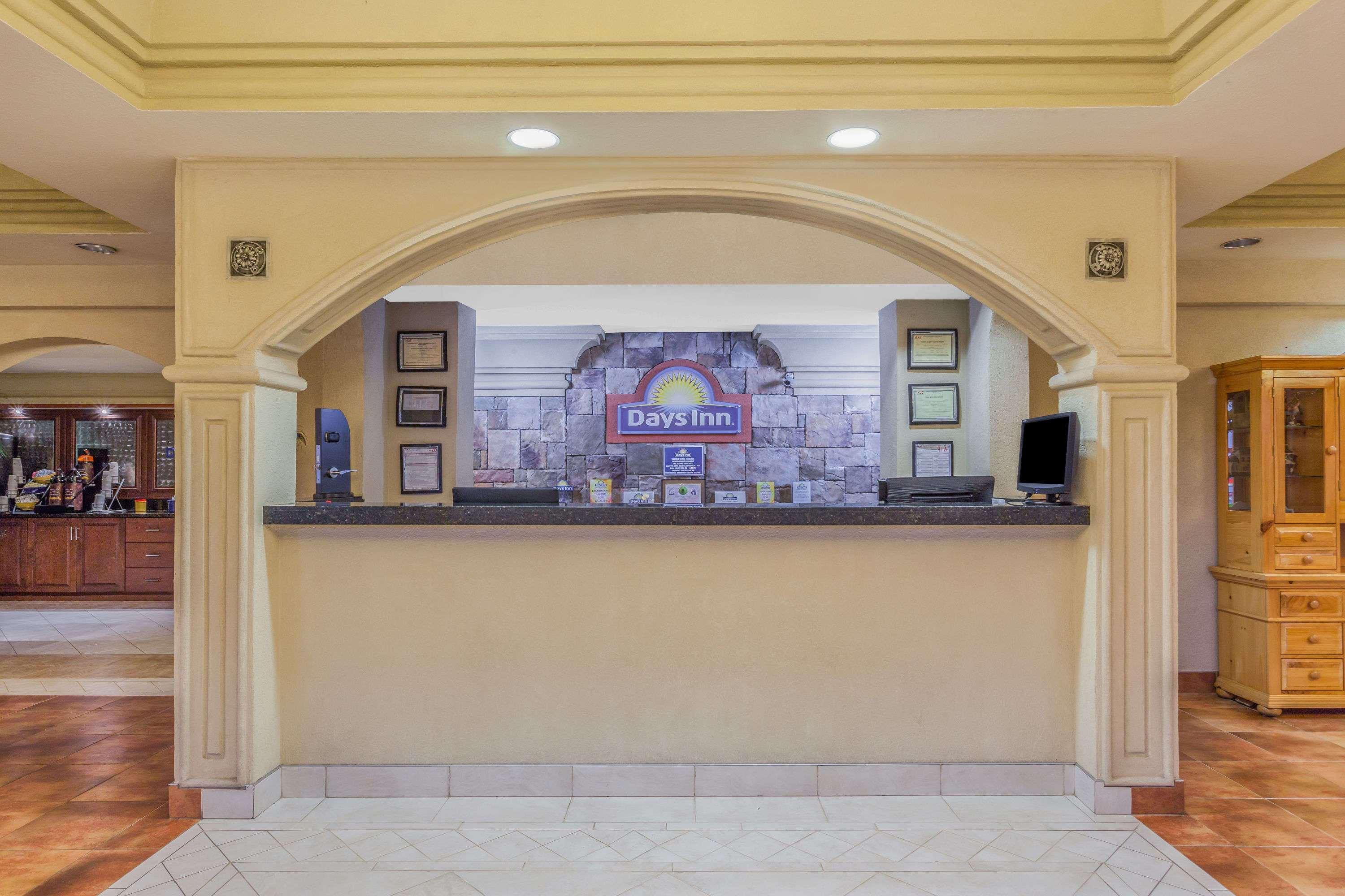 Days Inn By Wyndham Dalton Exterior photo