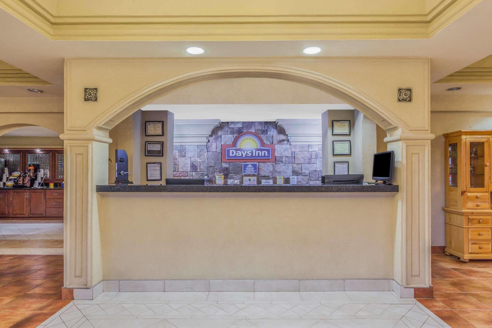 Days Inn By Wyndham Dalton Exterior photo